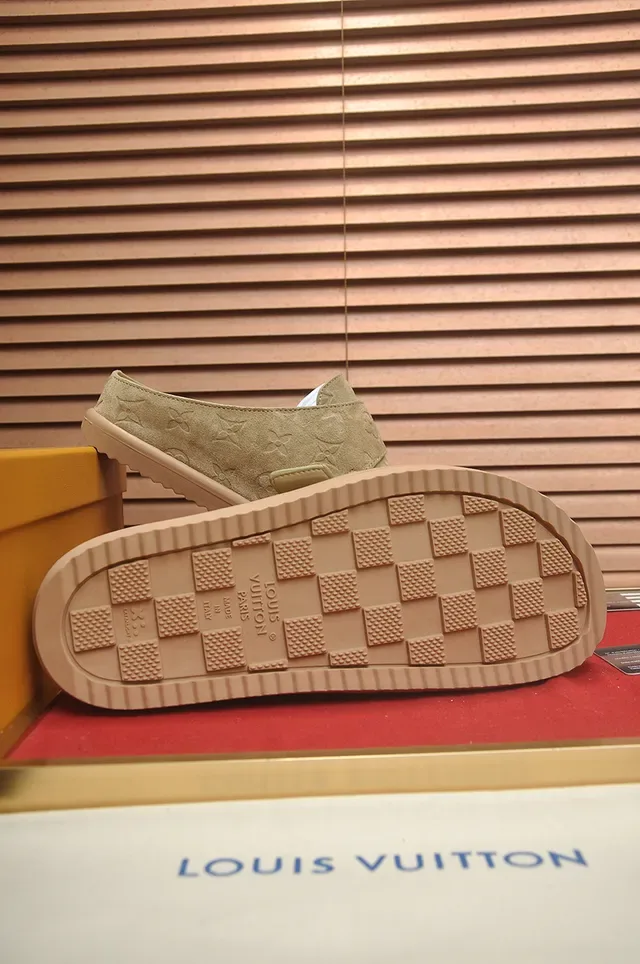 Louis Vuitton 米色印花麂皮扣带休闲鞋 3