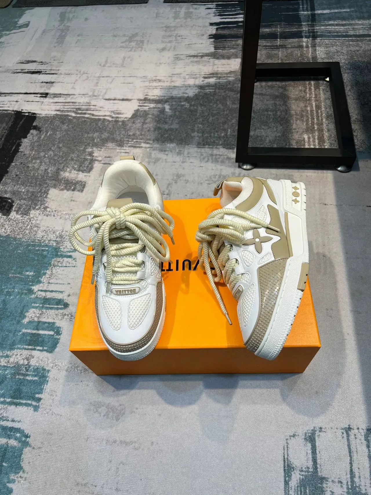Louis Vuitton Beige White Malla En Capas Y Superior Sintético Tallado Multiton Suela Media Zapatillas Lifestyle 4