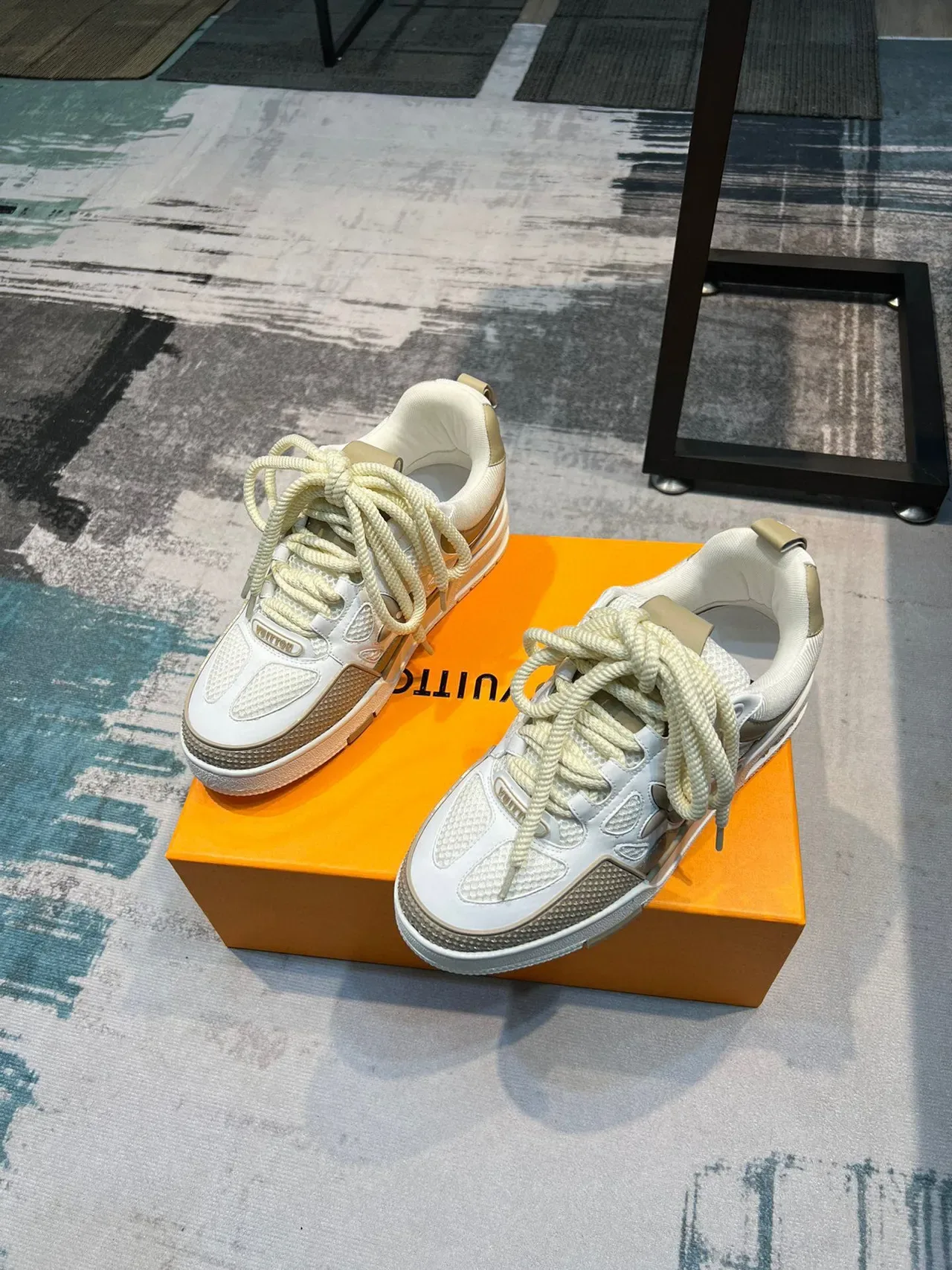 Louis Vuitton Beige White Malla En Capas Y Superior Sintético Tallado Multiton Suela Media Zapatillas Lifestyle 5