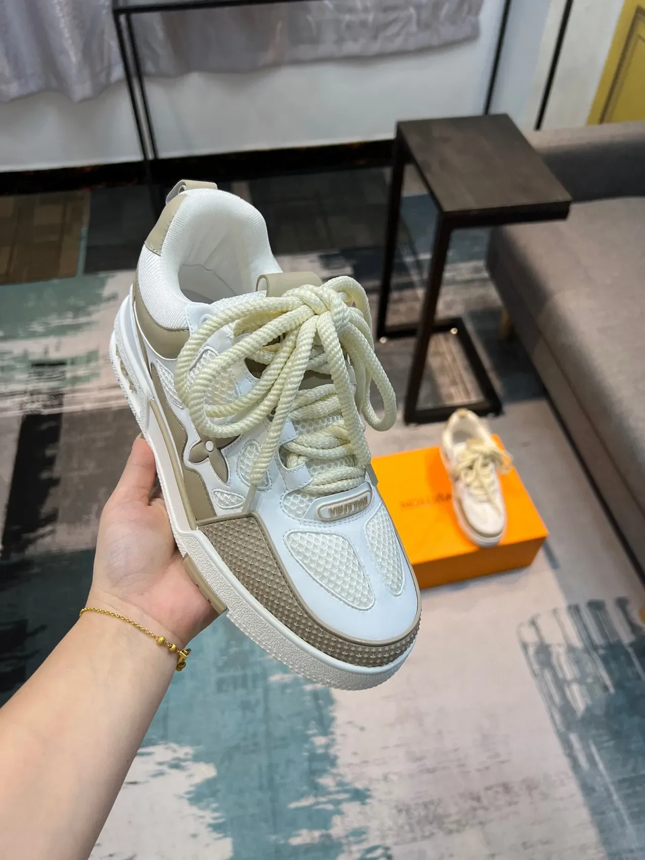 Louis Vuitton Beige White Malla En Capas Y Superior Sintético Tallado Multiton Suela Media Zapatillas Lifestyle 6