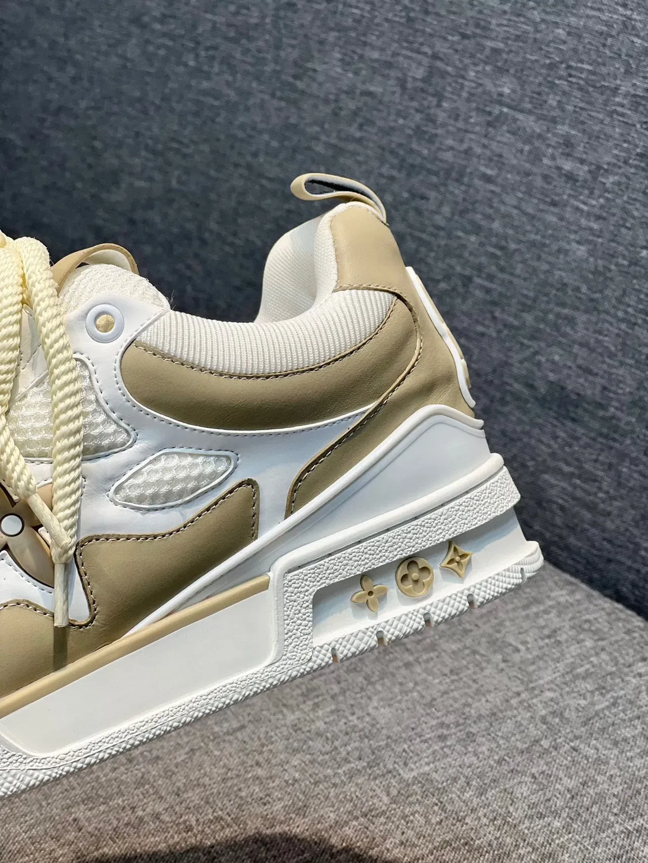 Louis Vuitton Beige White Malla En Capas Y Superior Sintético Tallado Multiton Suela Media Zapatillas Lifestyle 8