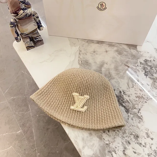 Louis Vuitton chapéu bucket preto e bege textura tecida bordado patch monograma 9