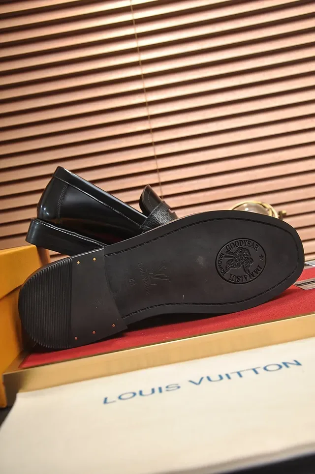 Louis Vuitton Black Brown Glossy Patent Leather Upper Textured Strap Detail Loafer 3