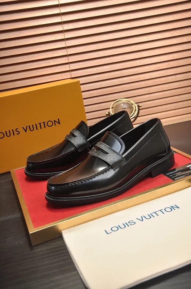 Louis Vuitton Black Brown Glossy Patent Leather Upper Textured Strap Detail Loafer 4