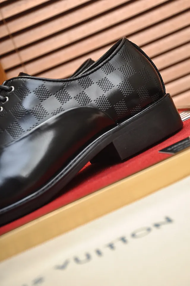 Louis Vuitton 黑色圆头 Damier Graphite 图案 后跟 牛津鞋 2