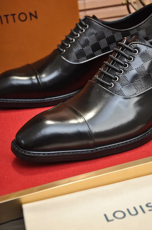 Louis Vuitton 黑色圆头 Damier Graphite 图案 后跟 牛津鞋 3