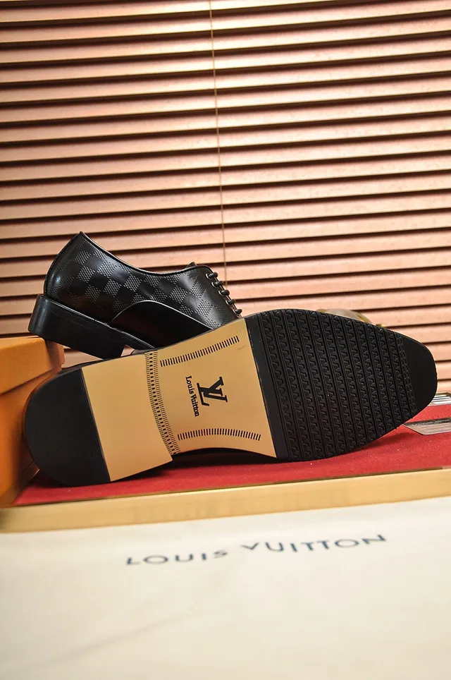 Louis Vuitton 黑色圆头 Damier Graphite 图案 后跟 牛津鞋 5