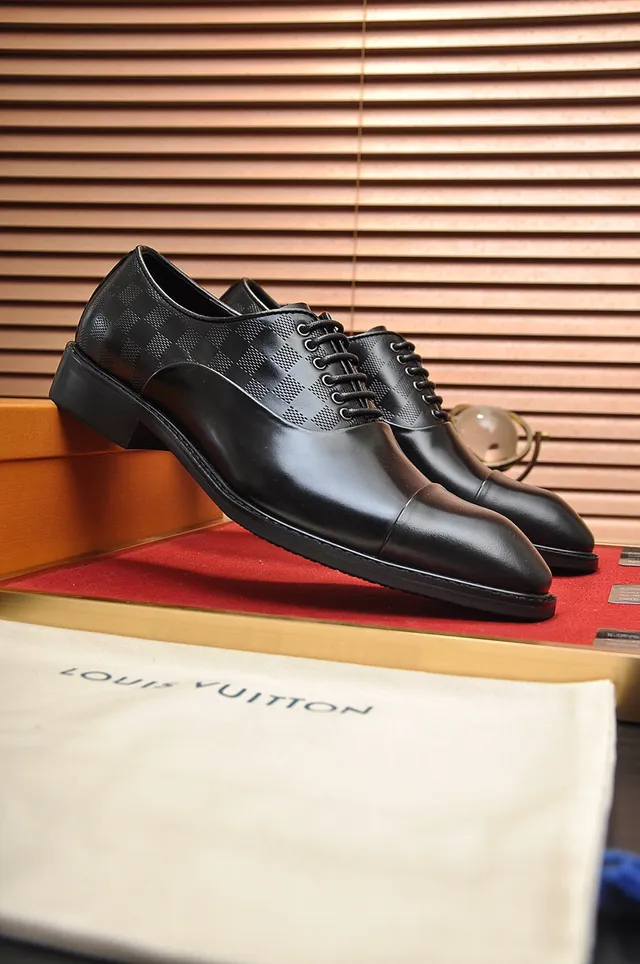 Louis Vuitton 黑色圆头 Damier Graphite 图案 后跟 牛津鞋 8