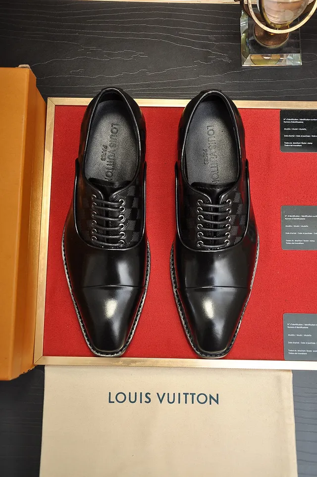 Louis Vuitton 黑色圆头 Damier Graphite 图案 后跟 牛津鞋 9