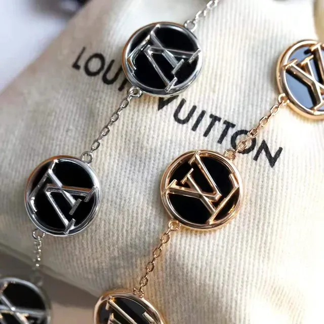 Louis Vuitton سوار أسود ذهبي سلاسل مرتبطة مدالية مونوغرام 9