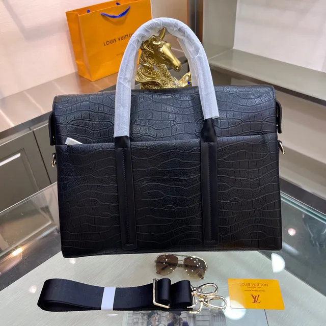 Louis Vuitton काला सोना क्रोकोडाइल एम्बॉस्ड चमड़ा फ्लैप टॉप क्लोजर टोट बैग 5