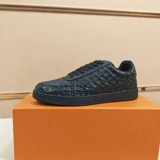 Louis Vuitton Zapatillas Lifestyle Negro Monogram-Embossed de Cuero Low-Top