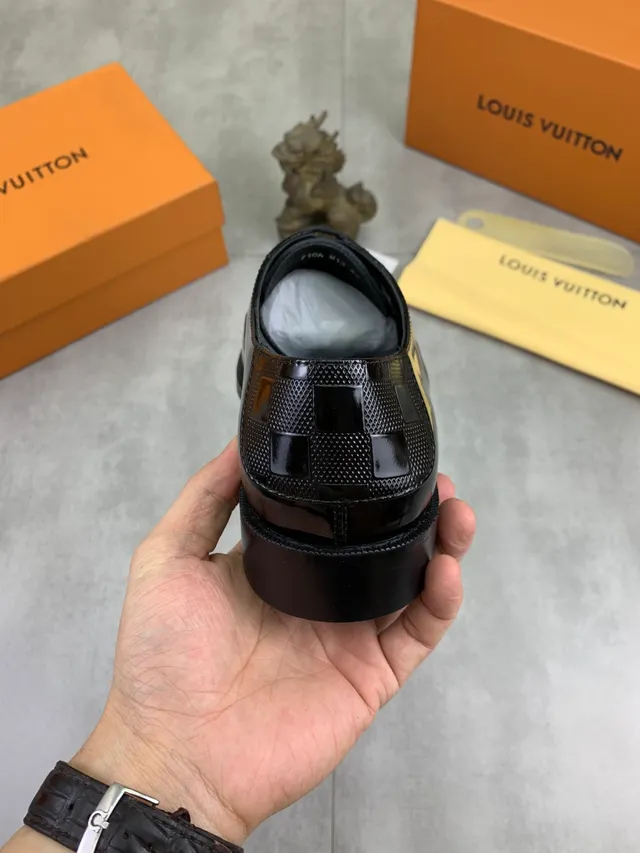 Louis Vuitton কালো প্যাটেন্ট লেদার ক্যাপ-টো অক্সফোর্ড জুতো 3