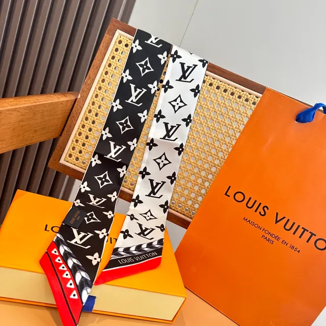 Louis Vuitton Cachecol de Seda Preto Vermelho Impressão Monograma Motivo Floral 4