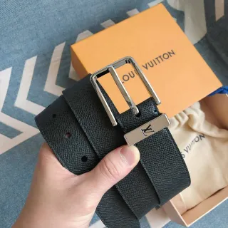 Louis Vuitton काला चांदी ग्रेन बकल लेदर बेल्ट