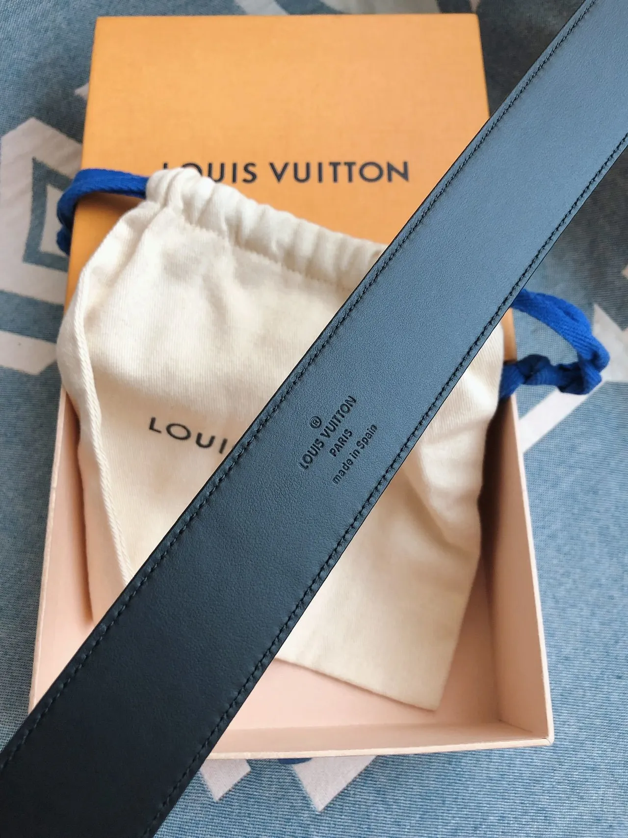Louis Vuitton Cinto de couro granulado preto com fivela de prata 5