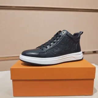Louis Vuitton Black White Monogrammed Leather High-Top Lifestyle Sneakers — Louis Vuitton catalogue photo from WWTop Yupoo