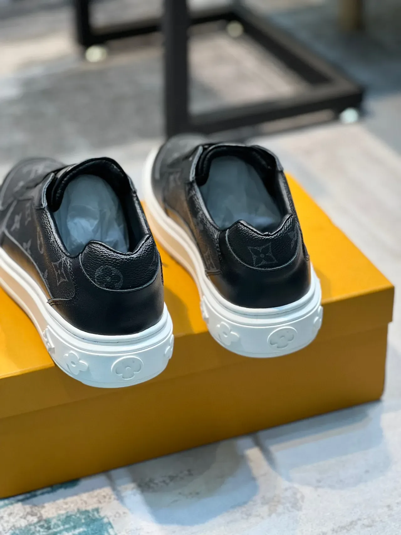 Louis Vuitton Sneakers Lifestyle Noir Blanc Monogram Cuir Semelle Plateforme 2