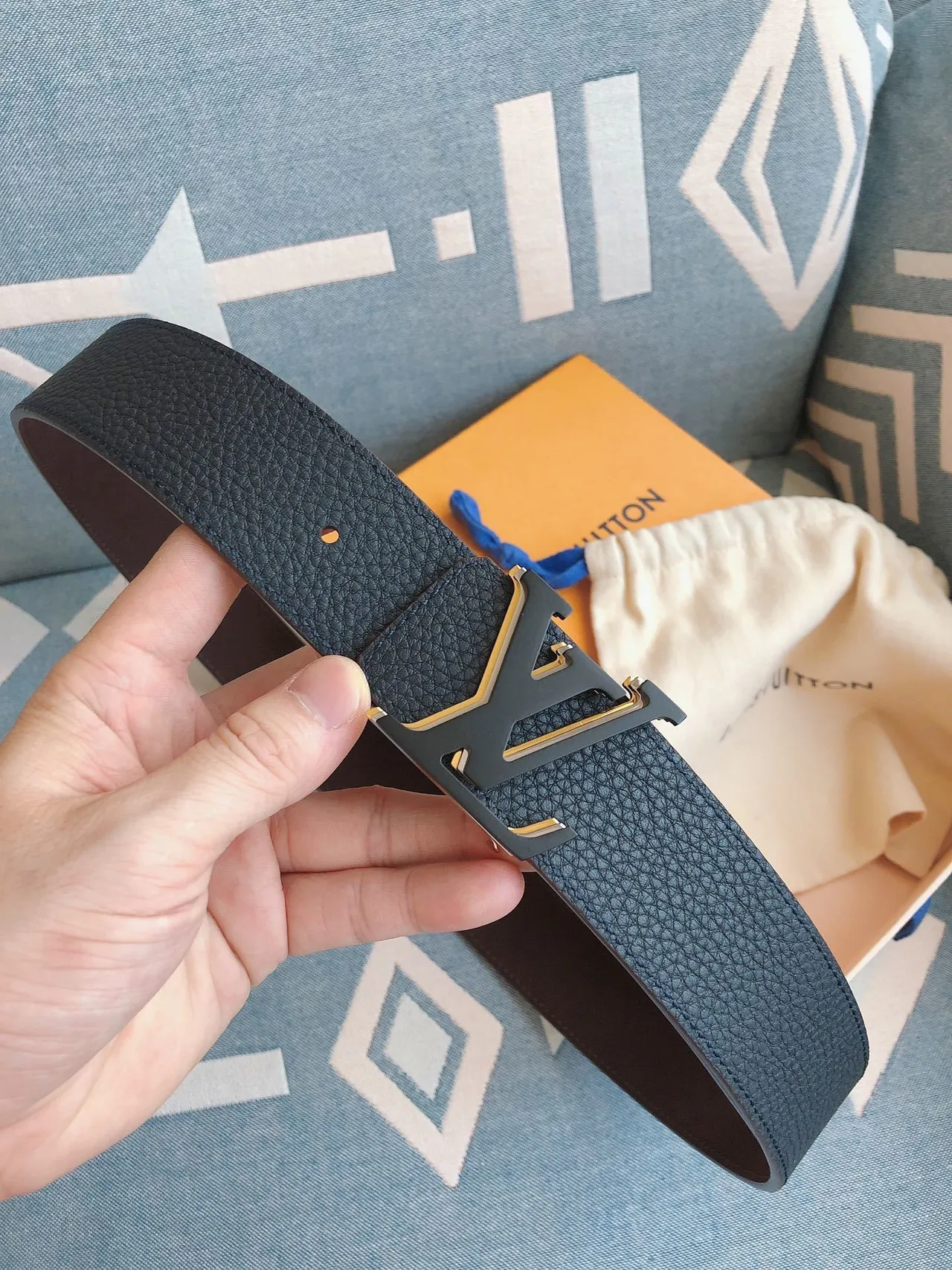 Louis Vuitton Blue Gold Pebbled Turnlock Buckle Leather Belt 8