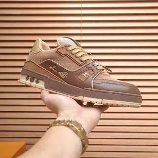 Louis Vuitton Zapatillas Lifestyle Marrón Beige Upper de Material Mixto en Capas Branding Dorado