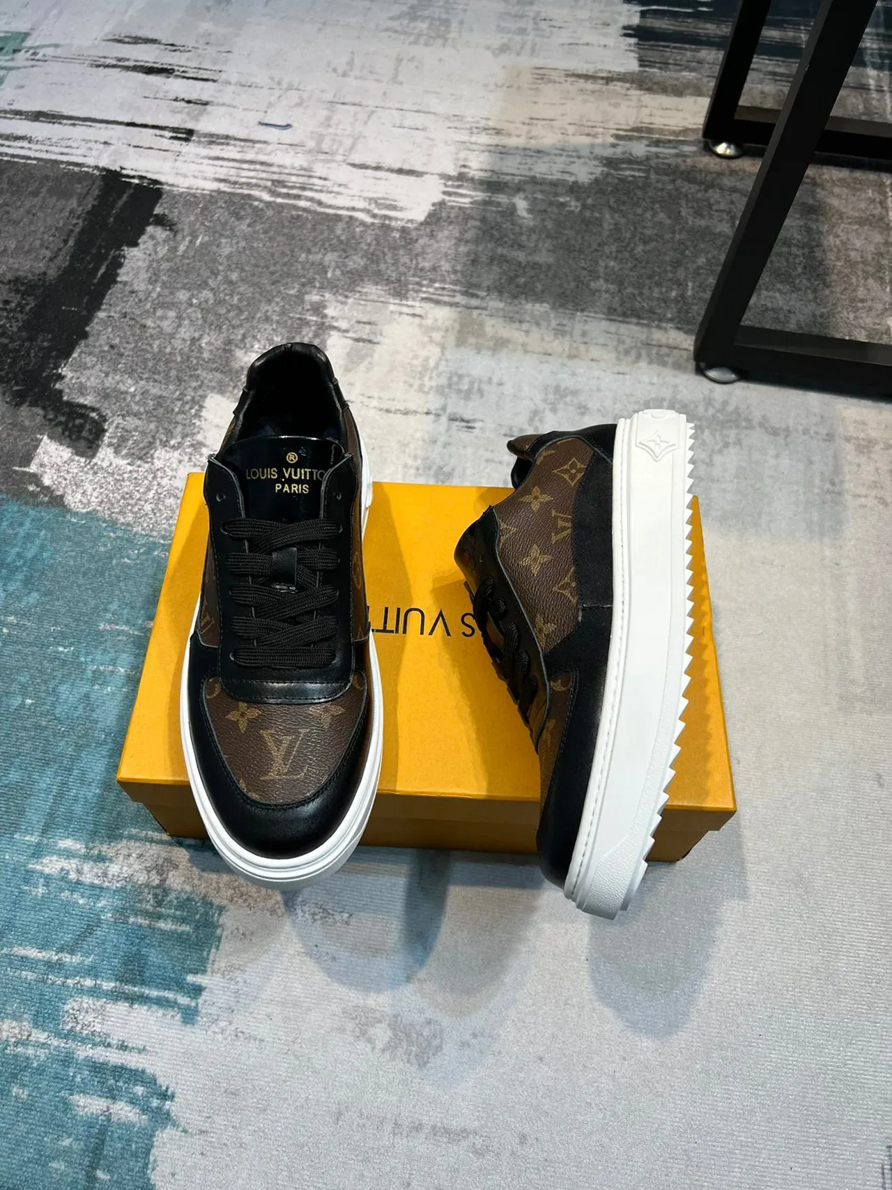 Louis Vuitton Marrom Preto Monogram Lona Couro Overlays Tênis Lifestyle 3