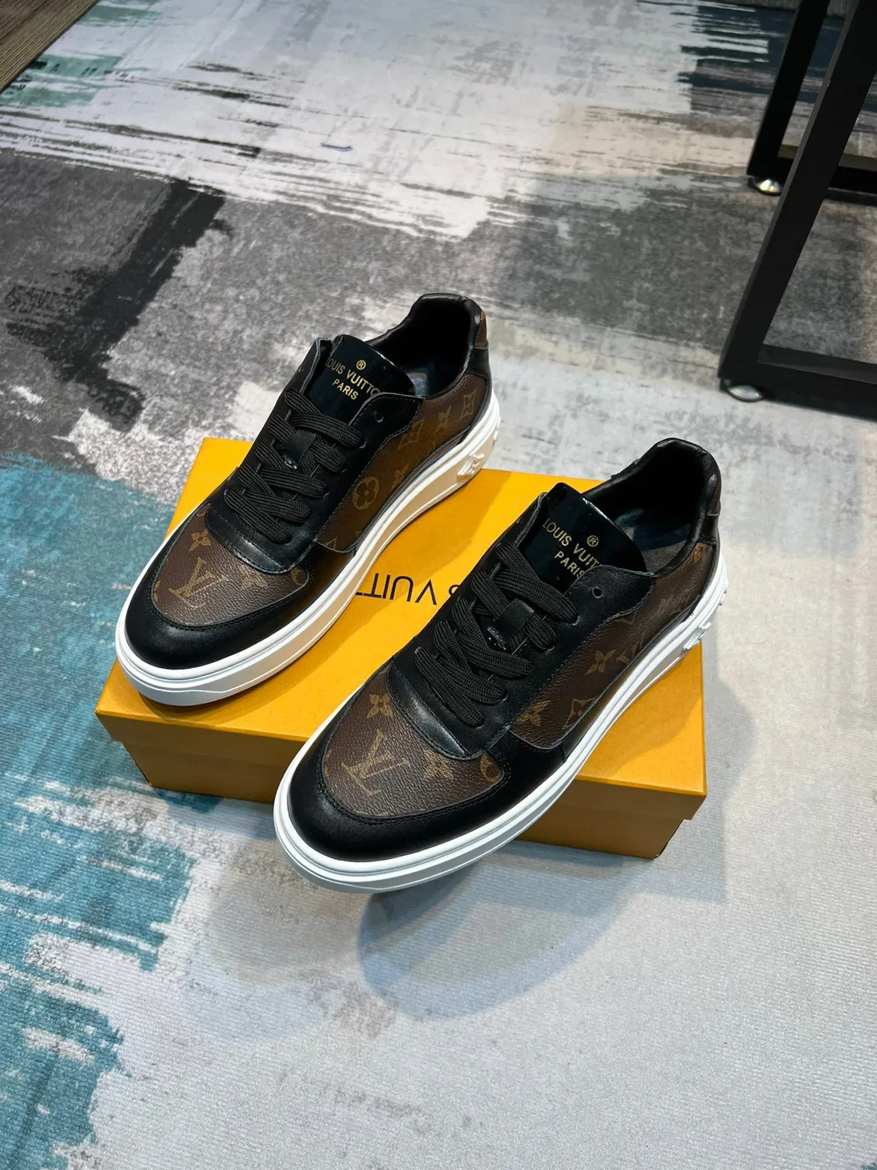 Louis Vuitton Marrom Preto Monogram Lona Couro Overlays Tênis Lifestyle 5