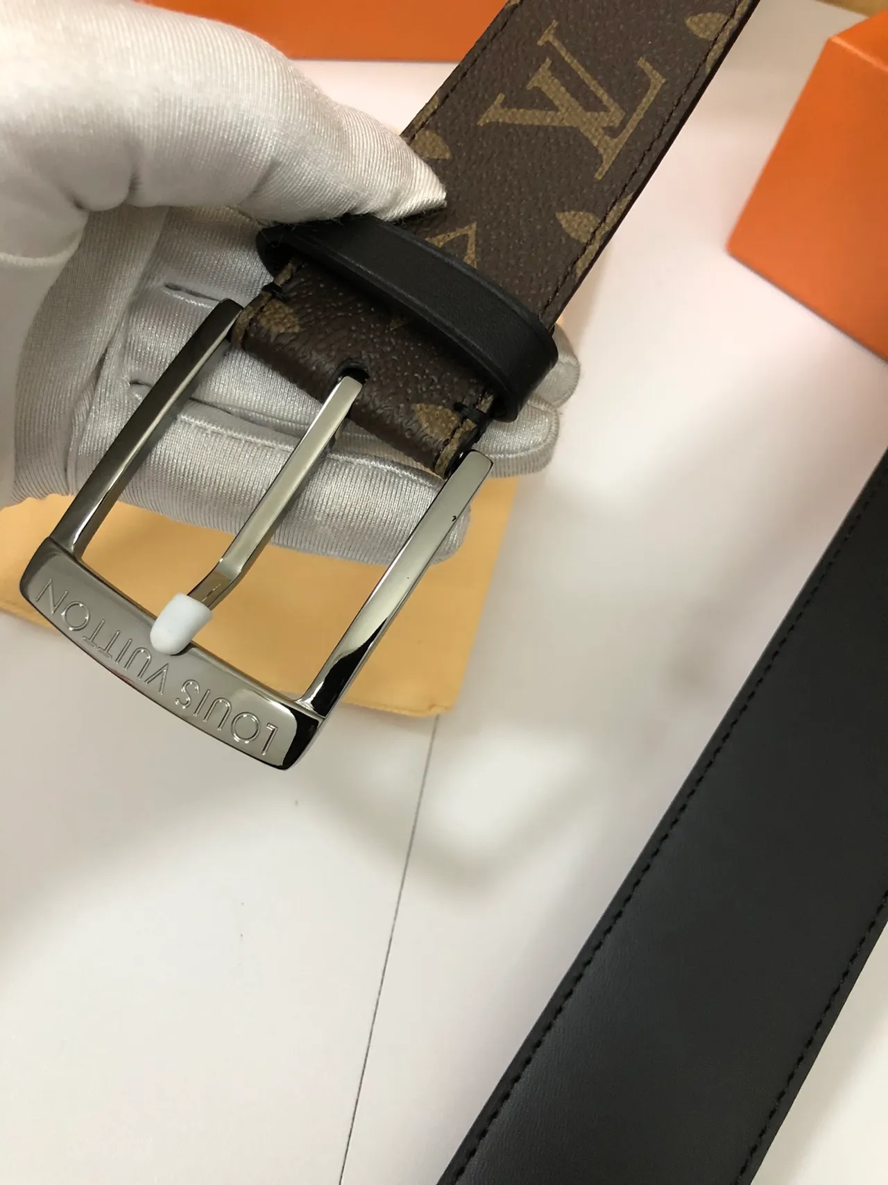 Louis Vuitton Ceinture en cuir brun noir avec boucle rectangulaire argentée en toile avec monogramme 2