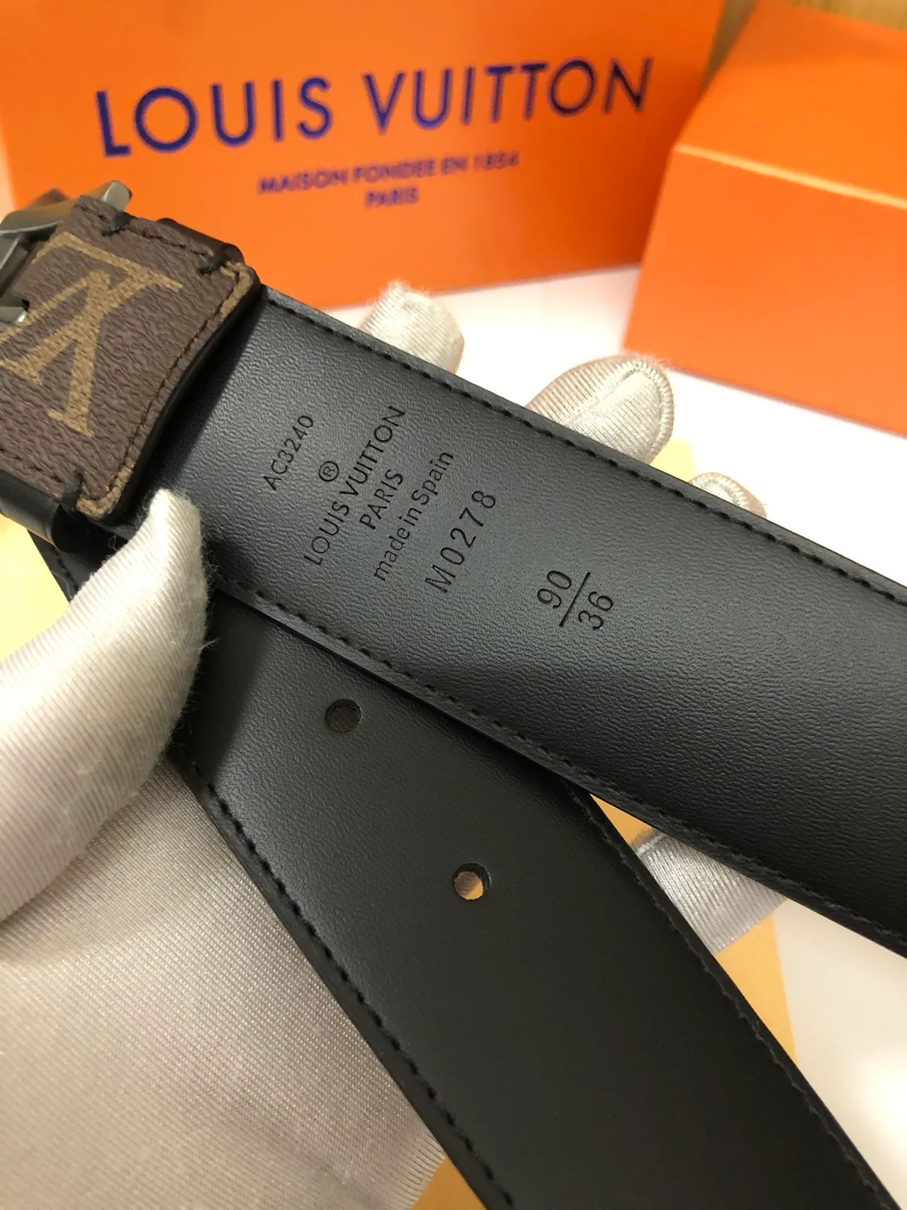 Louis Vuitton Ceinture en cuir brun noir avec boucle rectangulaire argentée en toile avec monogramme 5