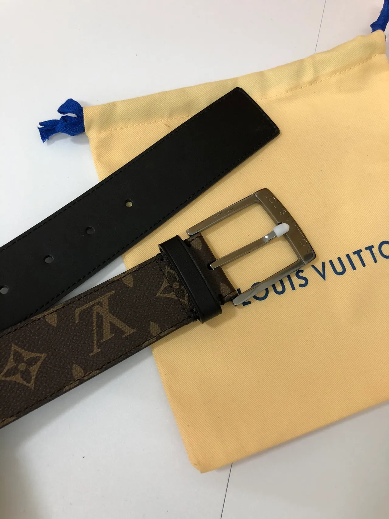 Louis Vuitton Ceinture en cuir brun noir avec boucle rectangulaire argentée en toile avec monogramme 6