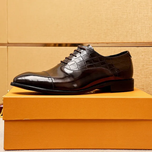 Louis Vuitton Sapatos Oxford de bico de gorra embossado crocodilo marrom 5