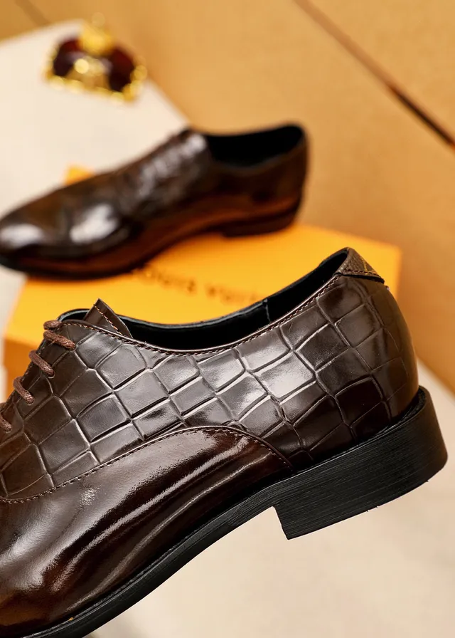 Louis Vuitton Sapatos Oxford de bico de gorra embossado crocodilo marrom 6