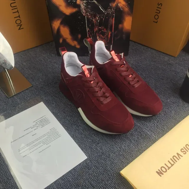 Louis Vuitton 酒红色麂皮鞋面 亮面专利条纹生活方式运动鞋 5
