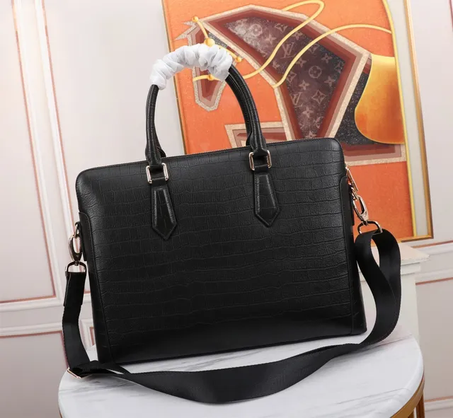 Louis Vuitton क्रॉक-एम्बॉस्ड काला बिजनेस हैंडबैग गोल्ड लेदर रिजिड रेक्टेंगुलर साइल्हूट बोस्टन बैग 3