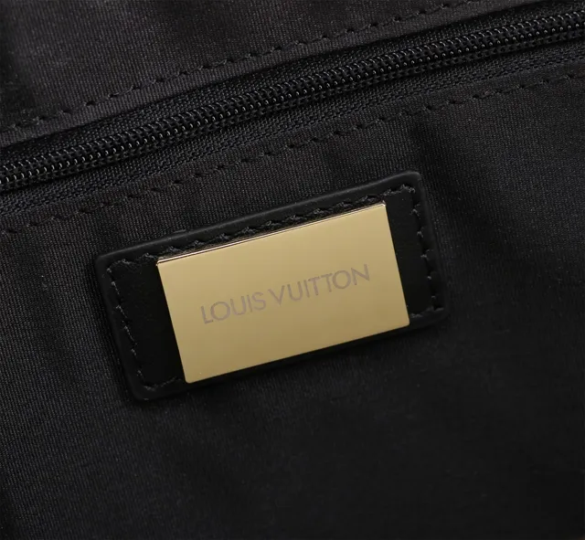 Louis Vuitton क्रॉक-एम्बॉस्ड काला बिजनेस हैंडबैग गोल्ड लेदर रिजिड रेक्टेंगुलर साइल्हूट बोस्टन बैग 9