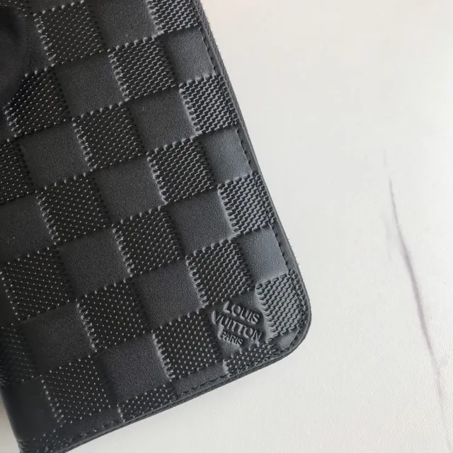 Louis Vuitton Damier Cobalt Black cartera larga de cuero trenzado con textura de tablero de ajedrez 2