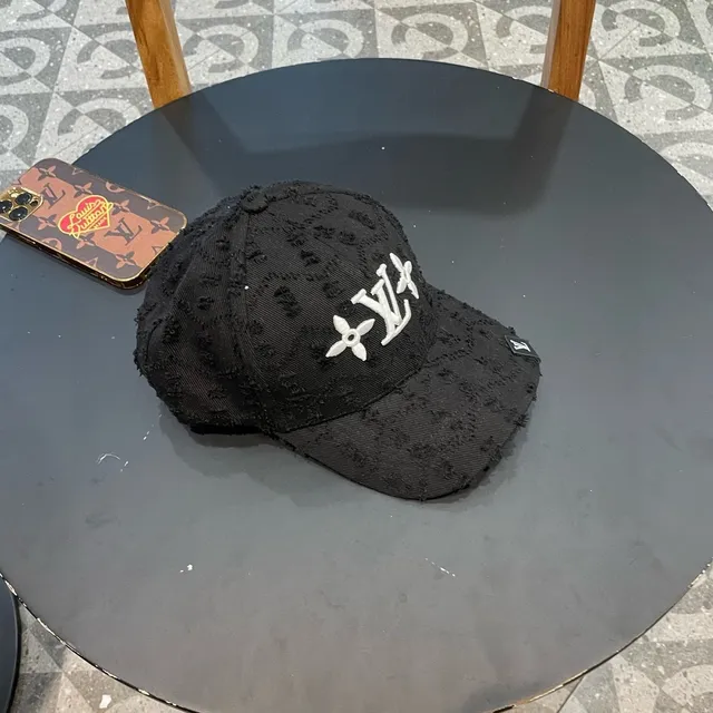 Louis Vuitton ছেঁড়া কালো LV ফুল মোটিফ বেসবল ক্যাপ 4