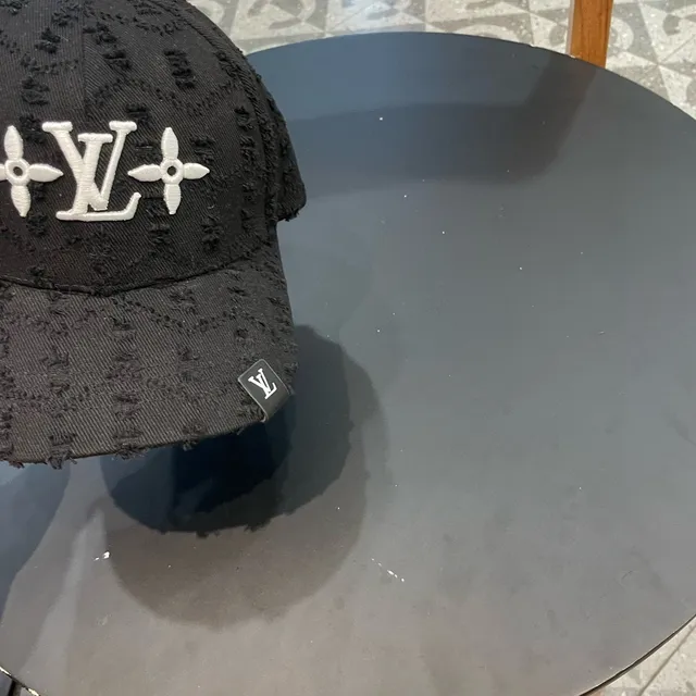 Louis Vuitton ছেঁড়া কালো LV ফুল মোটিফ বেসবল ক্যাপ 5