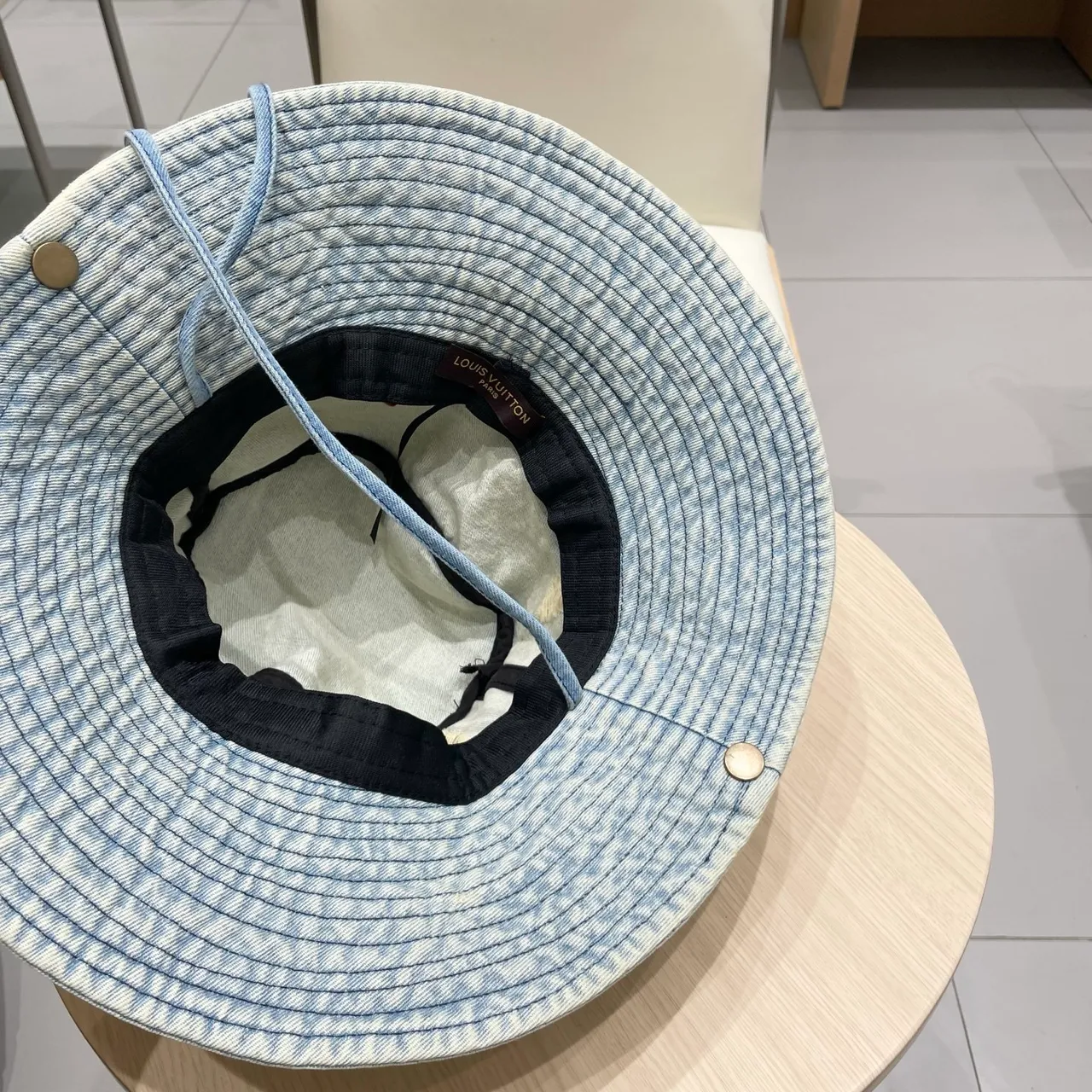 Louis Vuitton Jean Distressed Bordado Monograma Chapéu Bucket 2