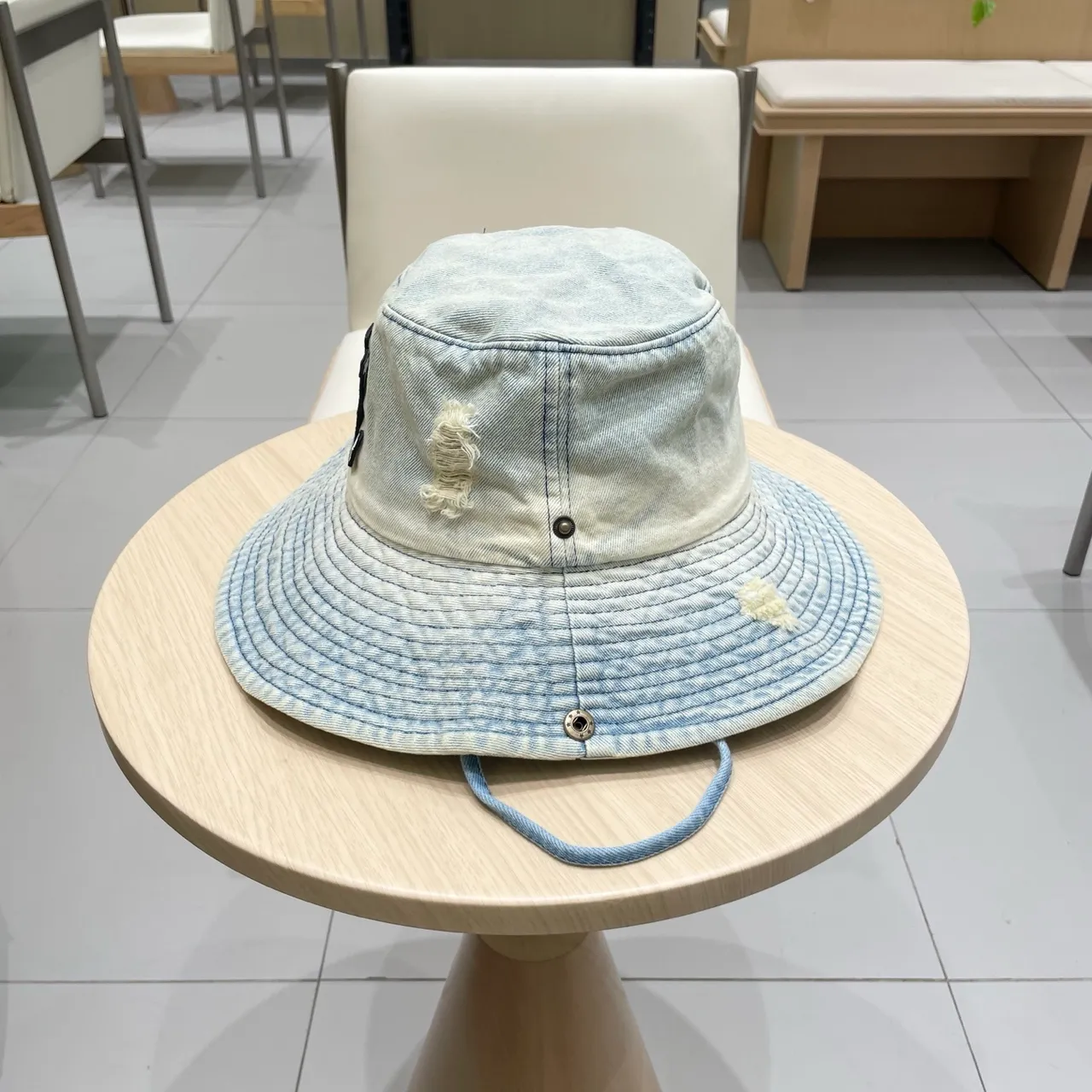 Louis Vuitton Jean Distressed Bordado Monograma Chapéu Bucket 9