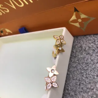 Louis Vuitton خاتم زهرة ذهب ثنائي اللون بارڤيه كريستال