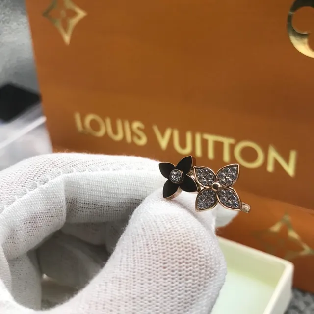 Louis Vuitton خاتم زهرة ذهب ثنائي اللون بارڤيه كريستال 2