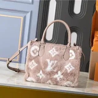 Louis Vuitton फजी मोनोग्राम टोट बैग