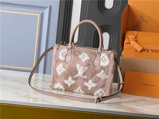 Louis Vuitton Monogramme Fuzzy Sac Tote 8