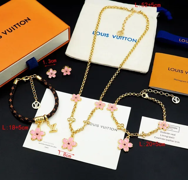 Bracelet Louis Vuitton Chaîne Or Émail Rose Charm Floral 9