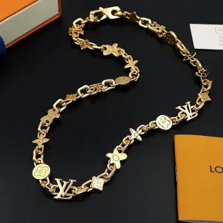 Colar Louis Vuitton Corrente de Metal com Motivos Mixtos em Dourado
