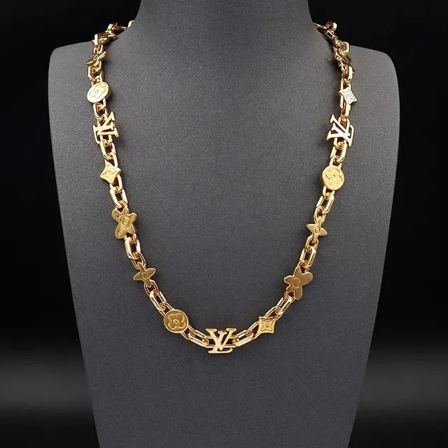 Colar Louis Vuitton Corrente de Metal com Motivos Mixtos em Dourado 11