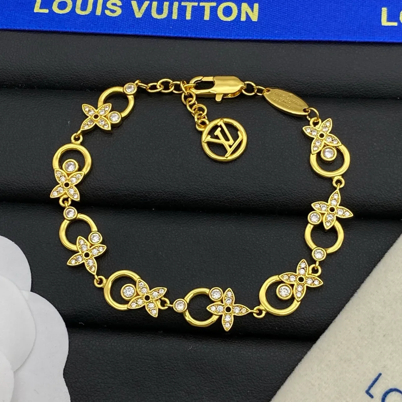 Colar Louis Vuitton Dourado Prata com cristais 4