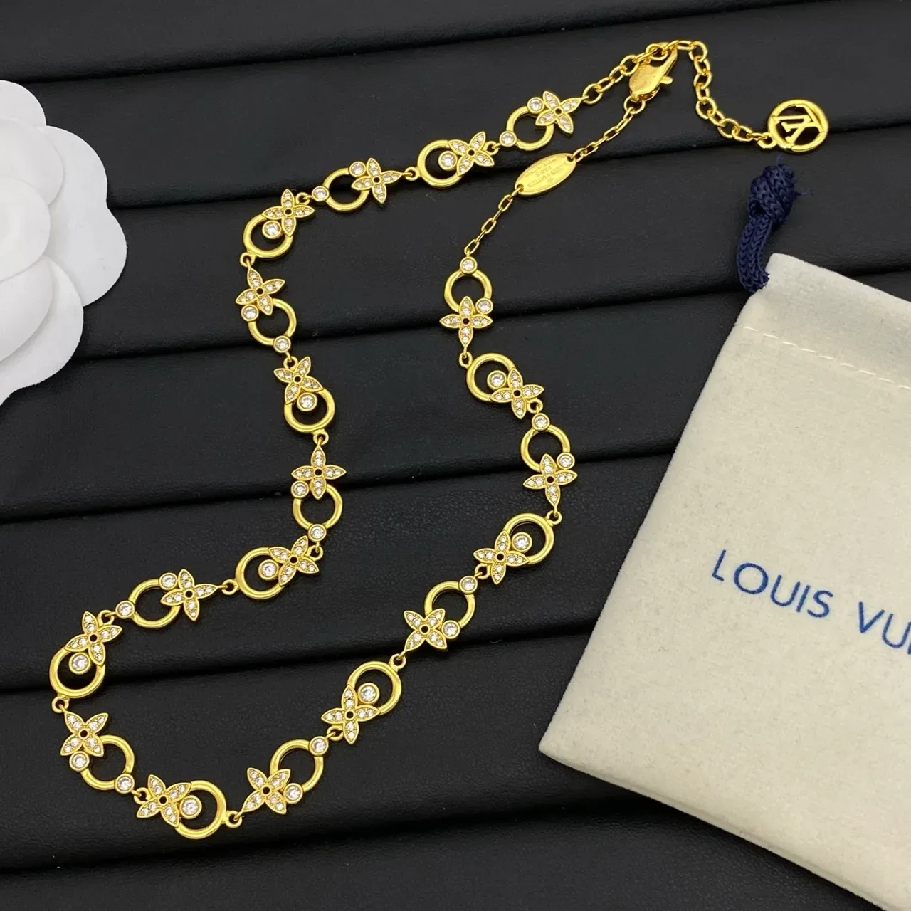 Colar Louis Vuitton Dourado Prata com cristais 5
