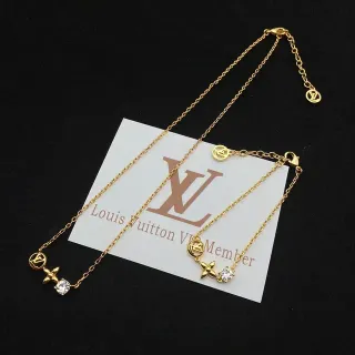قلادة Louis Vuitton ذهبي LV Monogram وردة كريستال