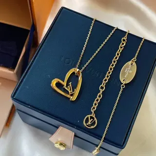 Louis Vuitton Colares com pingente de coração aberto e Monogram em dourado